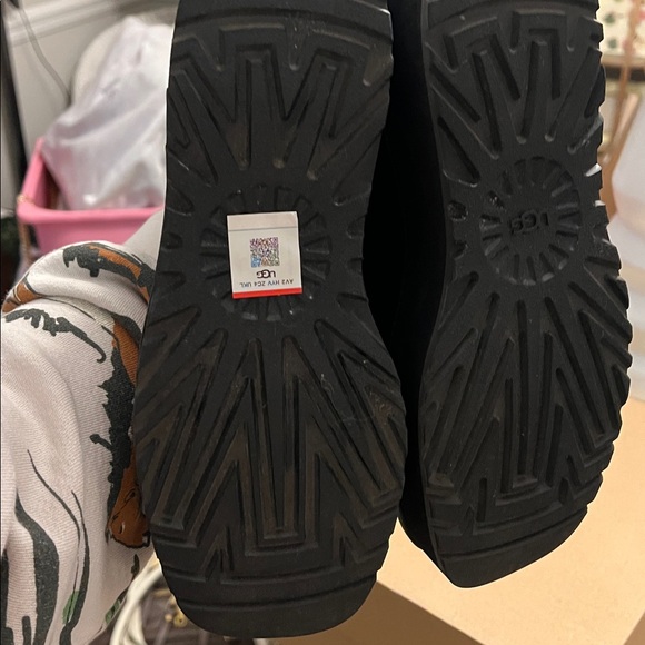 UGG Cityfunc Zip water-resistant platform booties in black leather. - Picture 9 of 12